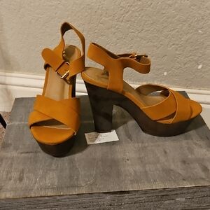 Women's Musterd Platform Sandals